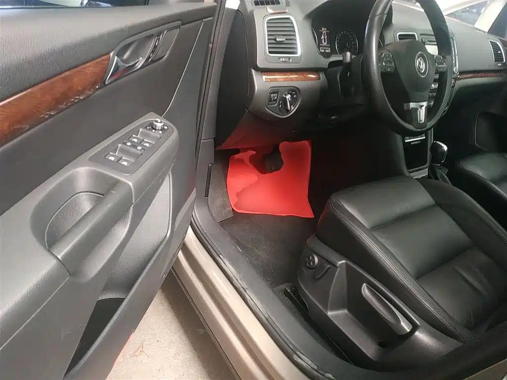 Volkswagen Sharan 2014 2.0TSI Comfort фото 16