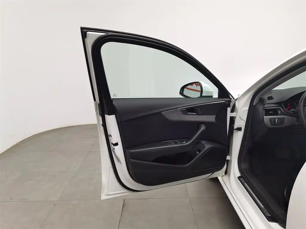 Audi A4L 2017 40 TFSI Progressive фото 8