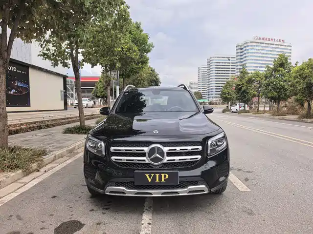 MERCEDES-BENZ GLB