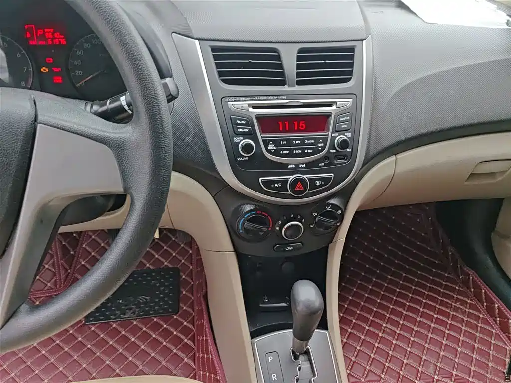 Hyundai Verna 2014 1.4L Automatic Smart GLS фото 13