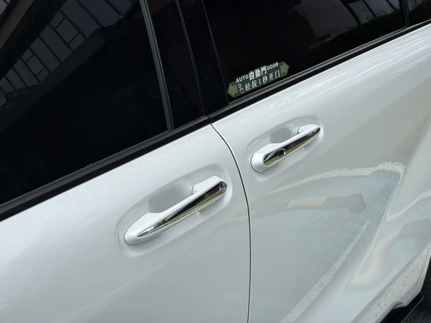 Toyota Sienna 2021 2.5L Hybrid Premium Edition фото 6