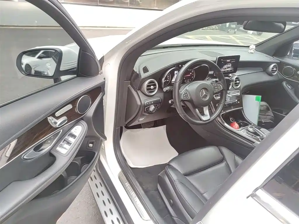Mercedes-Benz GLC 2018 GLC 260 4MATIC Luxury фото 16