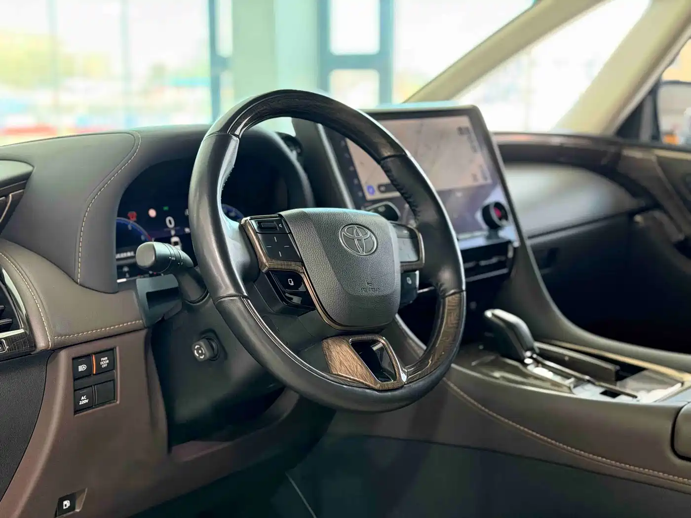 Toyota Alphard 2024 Hybrid 2.5L Ultimate Enjoyment Edition фото 4
