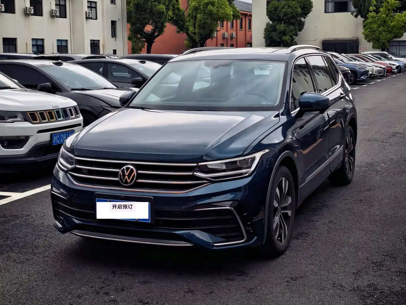 Volkswagen Tiguan L 2022 330TSI Auto 2WD R-Line Premium Edition фото 3