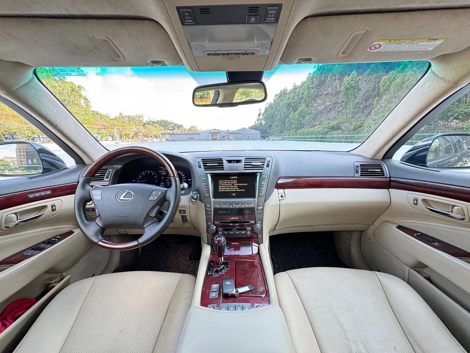 Фото 11 - Lexus LS