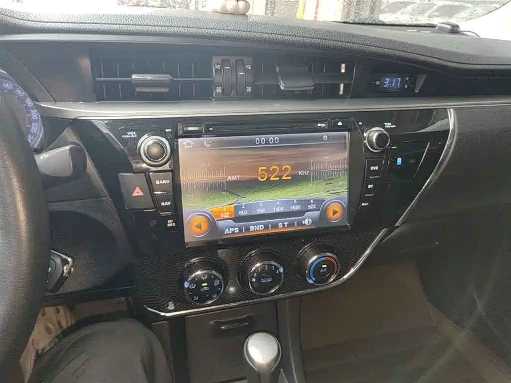 Toyota Corolla 2014 1.6L CVT GL-i Leather Edition фото 13
