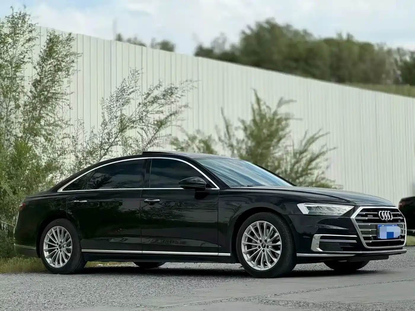 Audi A8 2022 A8L 50 TFSI quattro Comfort Collector's Edition фото 3