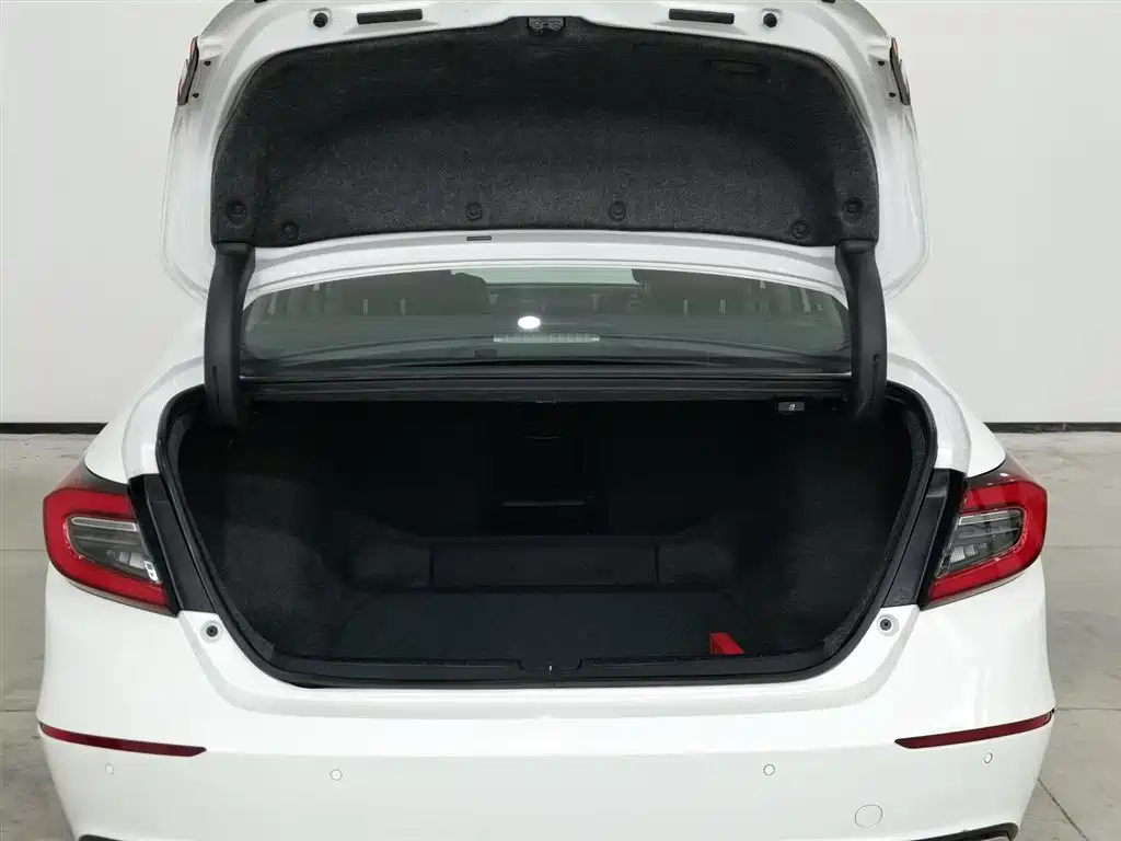 Honda Accord 2022 260TURBO Luxury Edition фото 16