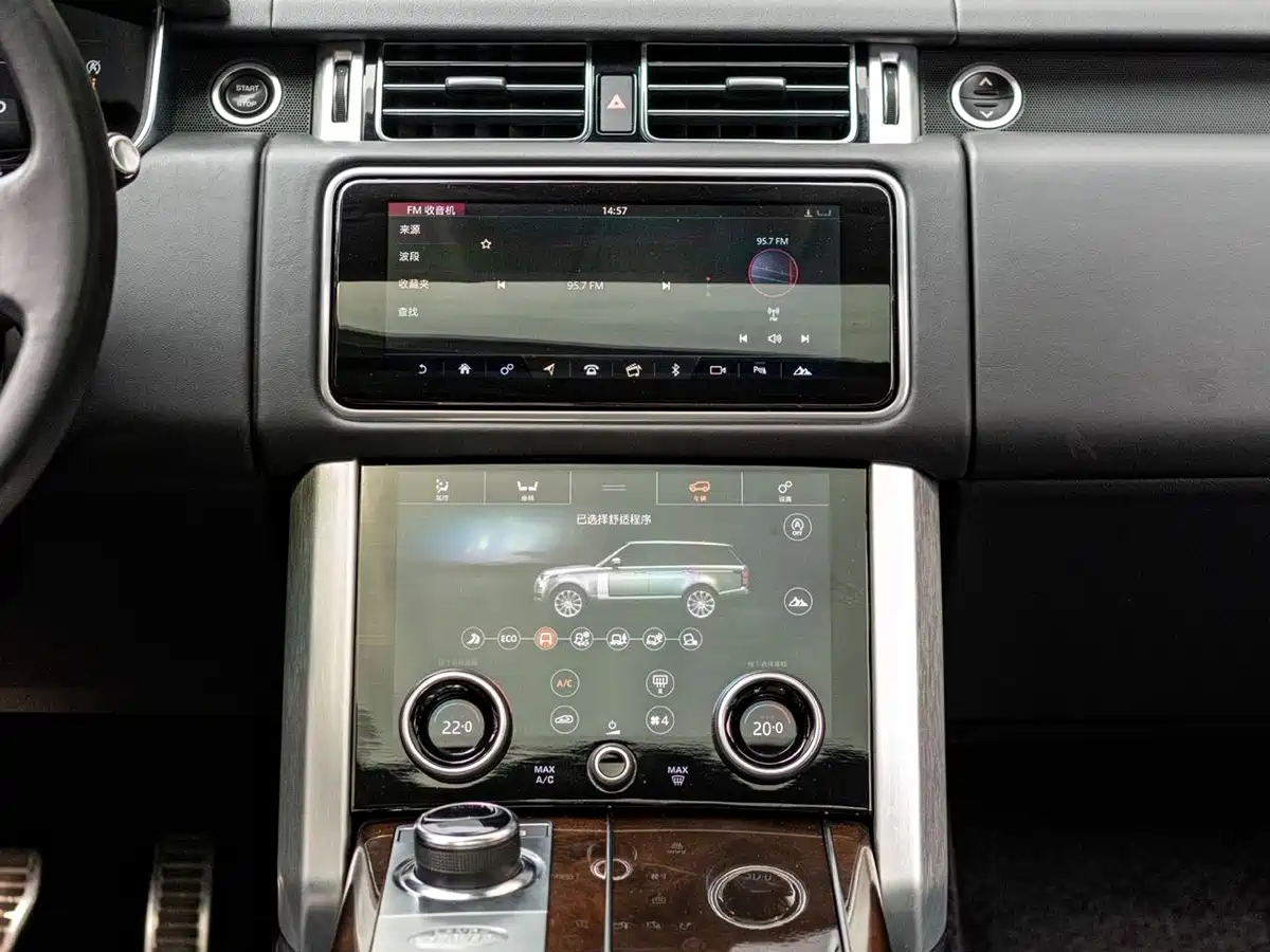 Land Rover Range Rover 2020 3.0 L6 Heritage Edition фото 7