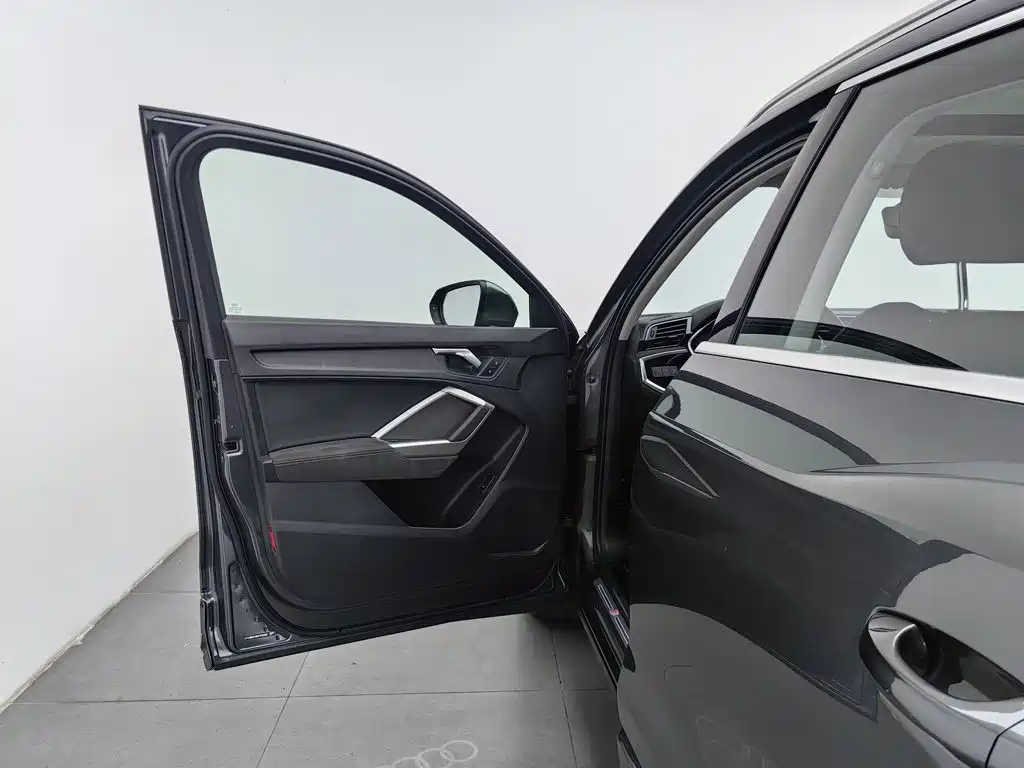 Фото 8 - Audi Q3