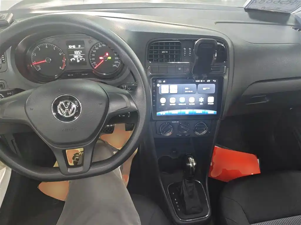 Volkswagen Polo 2016 1.4L Automatic Trend фото 6