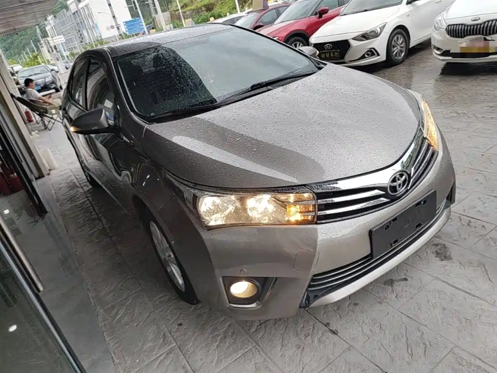 Toyota Corolla 2014 1.6L CVT GL-i Leather Edition фото 4