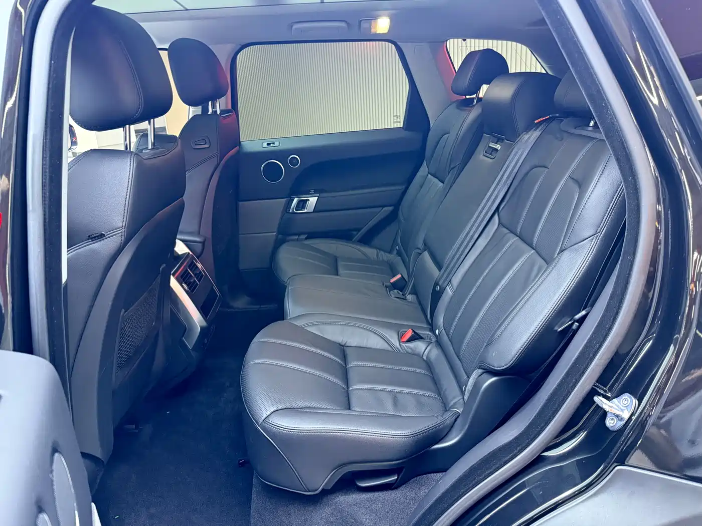 Land Rover Range Rover Sport 2017 3.0 SC V6 SE фото 3