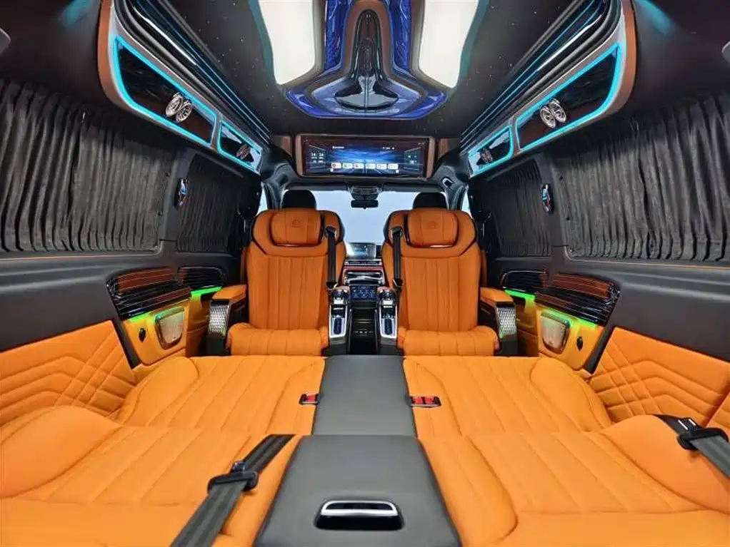 Mercedes-Benz Vito 2023 2.0T Business 7-Seater фото 13
