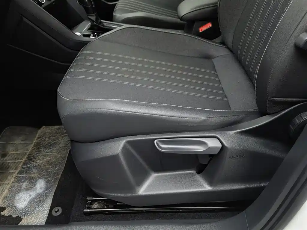 Volkswagen Tiguan L 2022 330TSI Automatic 2WD Comfort Edition фото 20