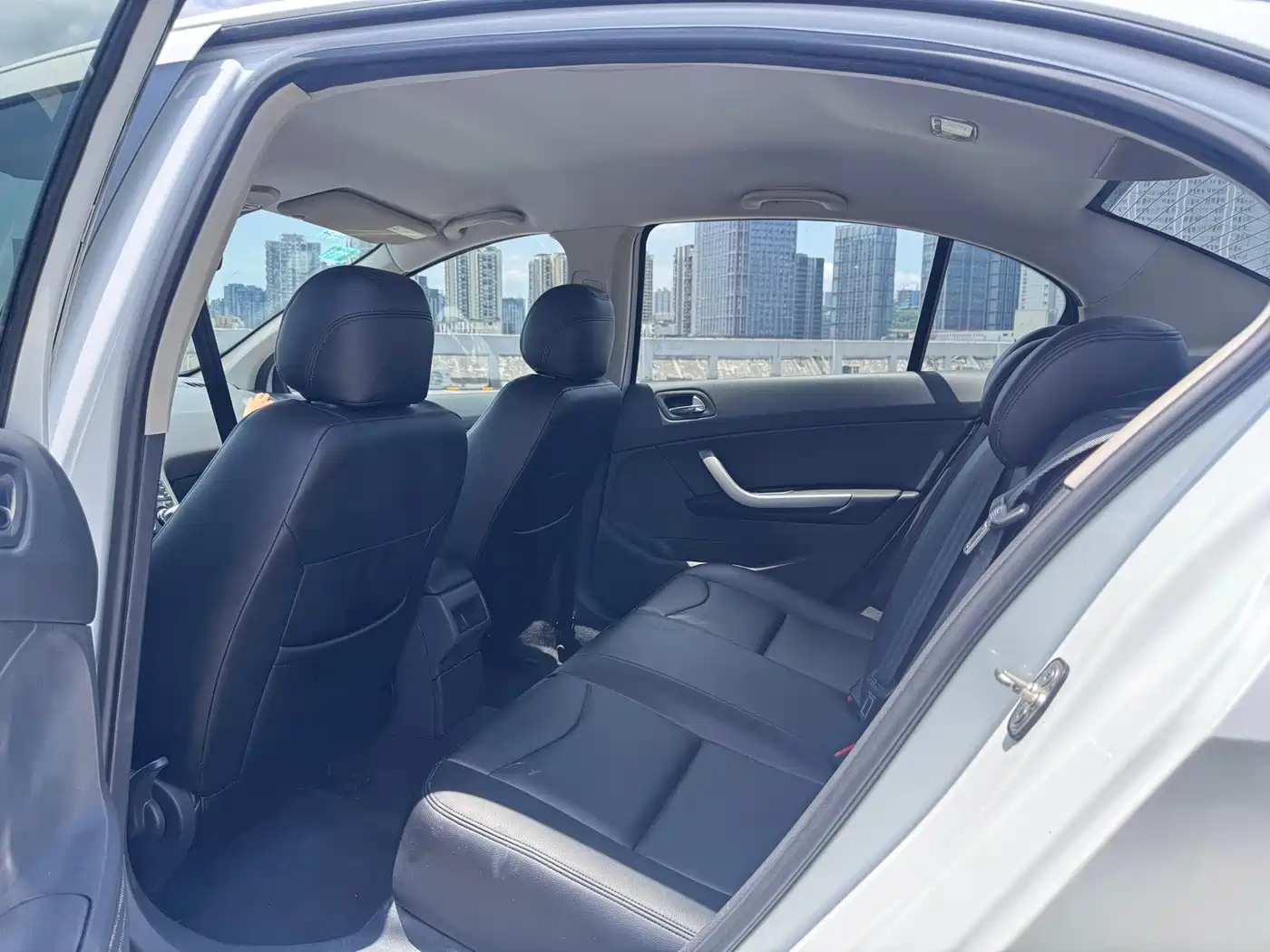 Peugeot 408 2013 2.0L Automatic Comfort Edition фото 13