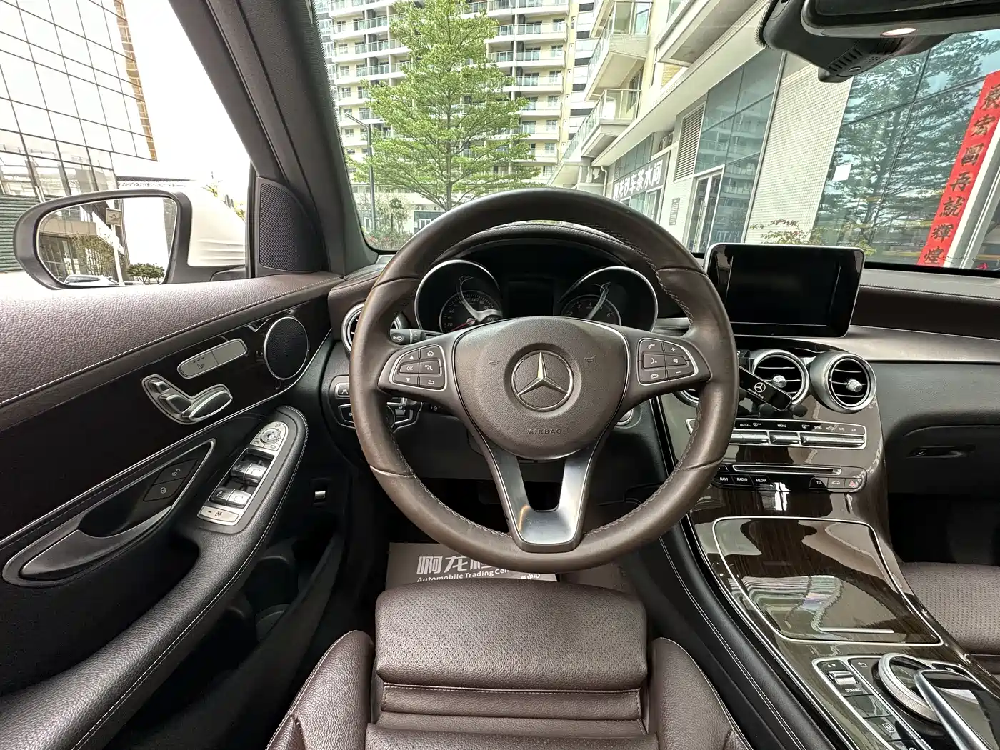 Mercedes-Benz GLC 2018 Facelift GLC 260 4MATIC Luxury фото 17