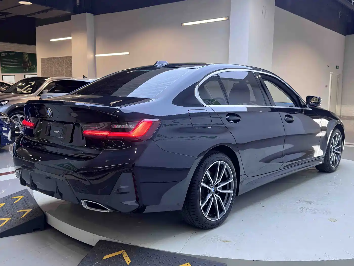 BMW 3 Series 2023 320Li M Sport Package фото 6