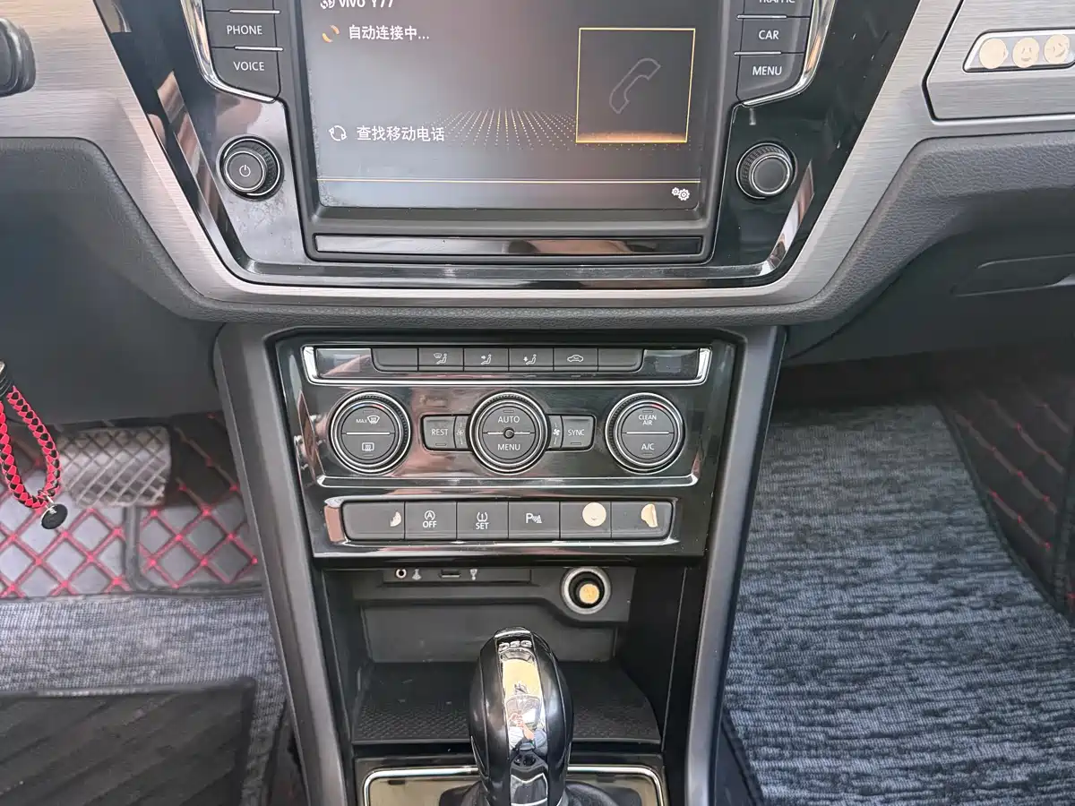 Volkswagen Touran 2018 Touran L 280TSI DSG Comfort 7-seater China V фото 18