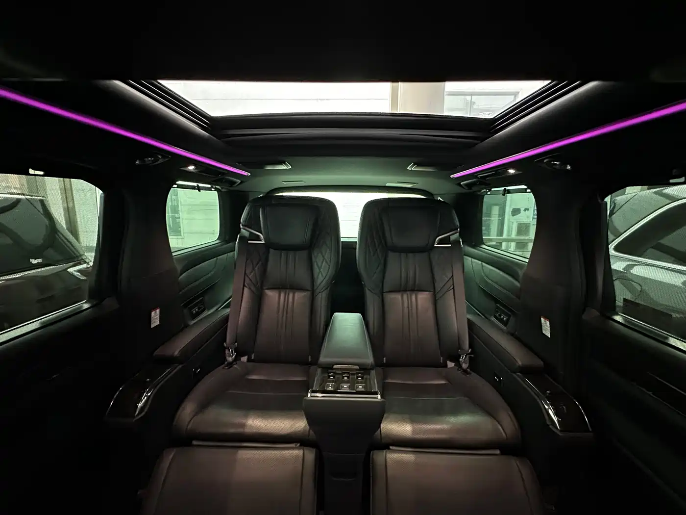 Lexus LM 2020 300h 4-Seat Imperial Edition фото 23