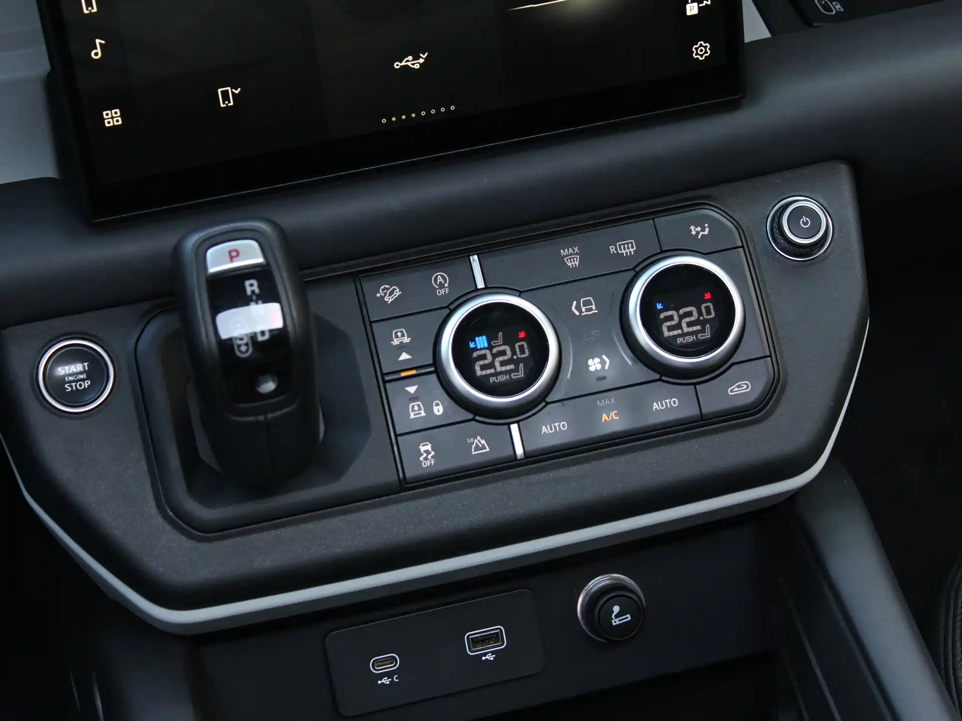 Photo 17 - Land Rover Defender