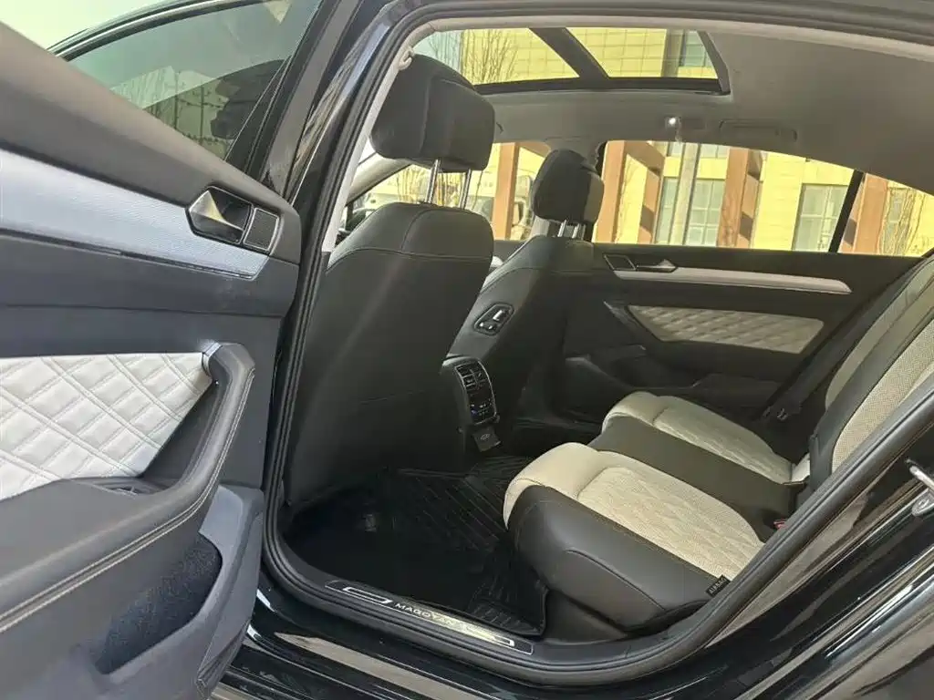 Volkswagen Magotan 2024 2 Million Units Public Sharing Edition 330TSI DSG Luxury фото 5