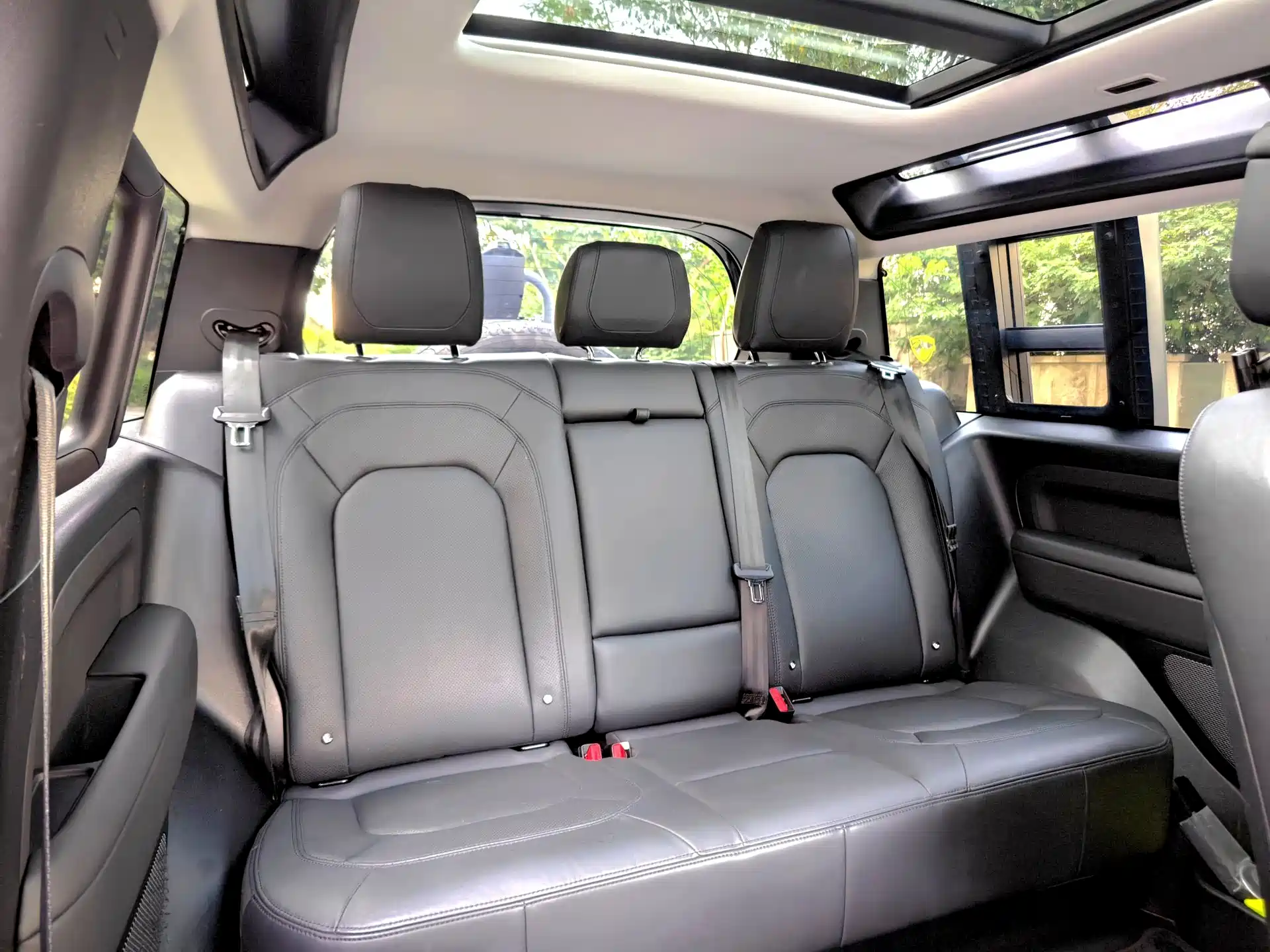 Photo 27 - Land Rover Defender