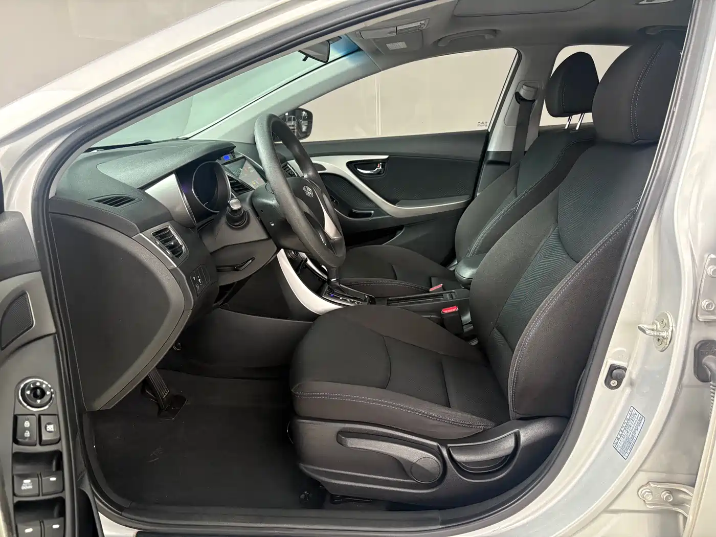 Hyundai Langdong 2013 1.6L Automatic Leading фото 6