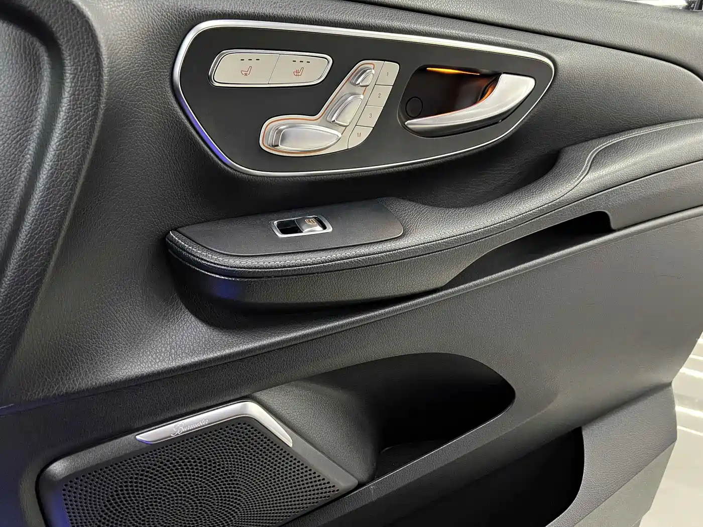 Mercedes-Benz V-Class 2017 Model V 260 L Premium Extended Edition фото 14
