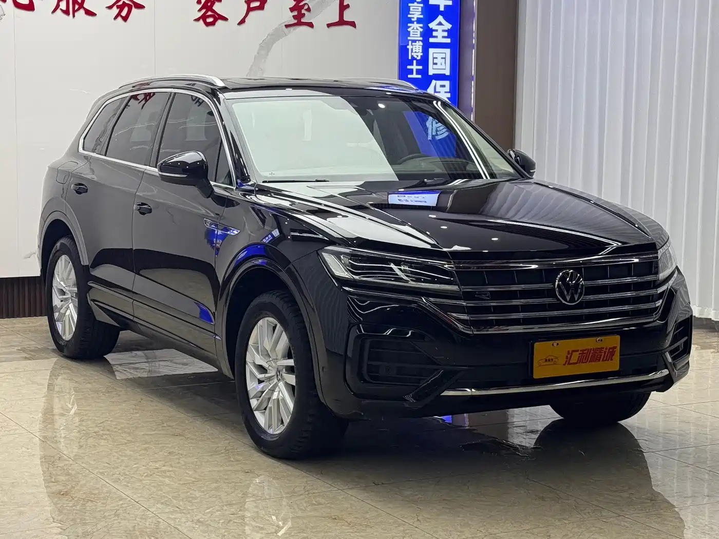 VOLKSWAGEN TOUAREG