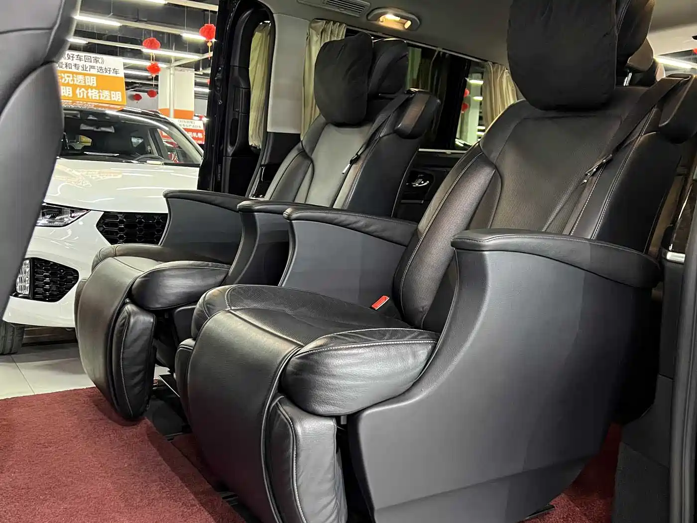 Mercedes-Benz V-Class 2017 Model V 260 L Premium Extended Edition фото 13