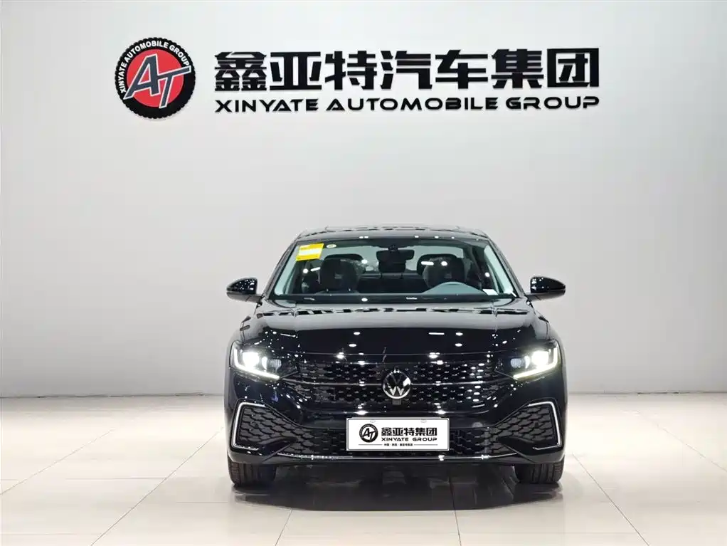 Volkswagen Passat 2025 Outstanding 330TSI Starlight Elite Edition фото 3