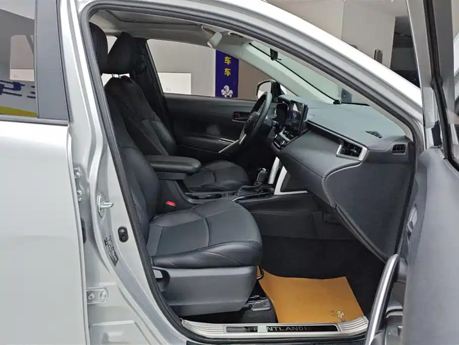 Toyota Frontlander 2023 2.0L CVT Leading Edition фото 8