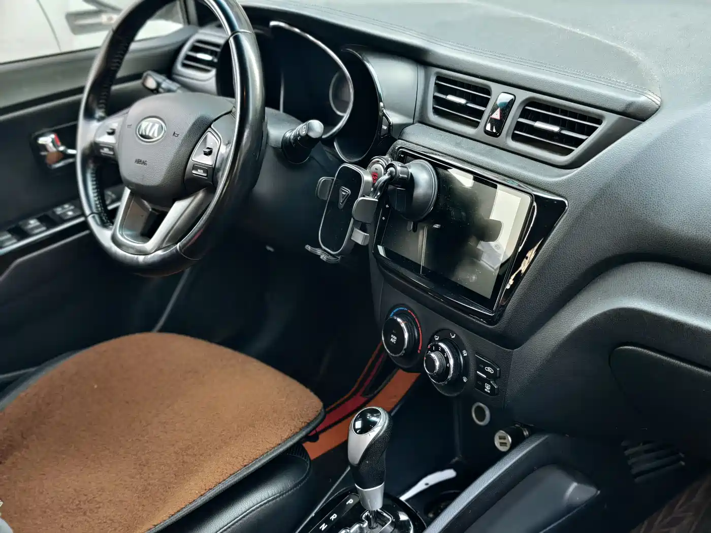 Kia K2 2015 Hatchback 1.6L AT Premium фото 9