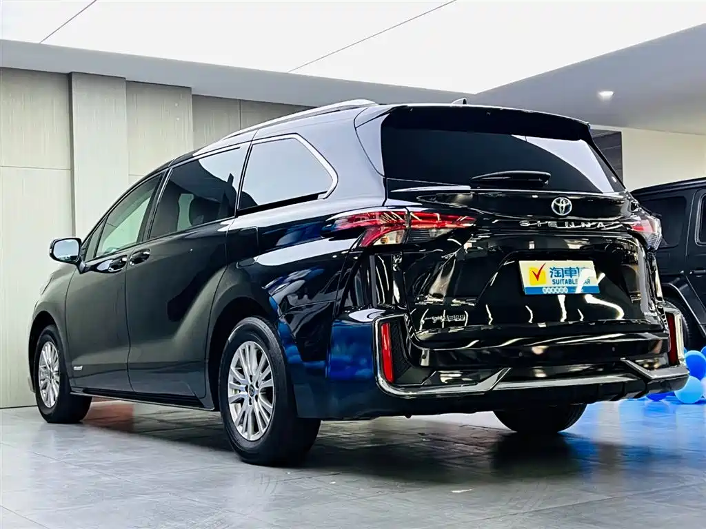Toyota Sienna 2021 2.5L Hybrid Comfort Edition фото 6