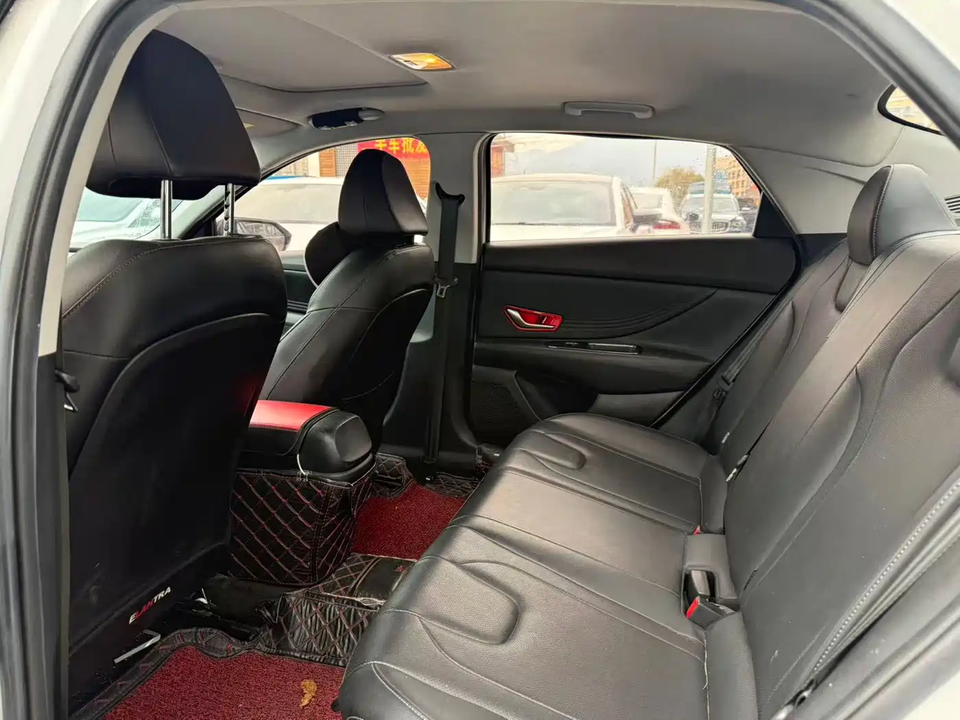 Hyundai Elantra 2021 1.5L CVT LUX Premium Edition фото 5