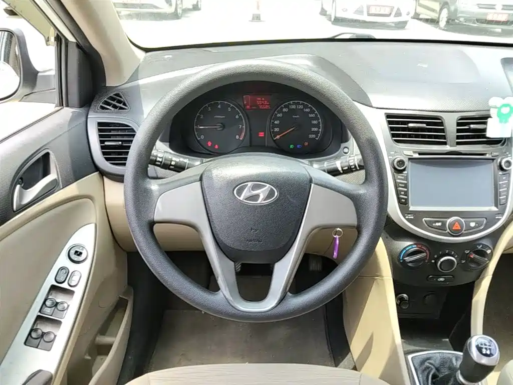 Hyundai Verna 2014 1.4L Manual Smart GLS фото 11