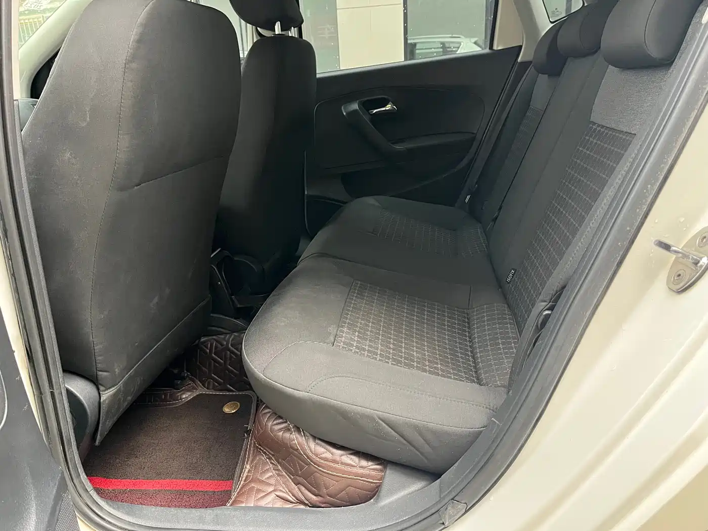 Volkswagen Polo 2014 1.4L Manual Comfort Edition фото 8