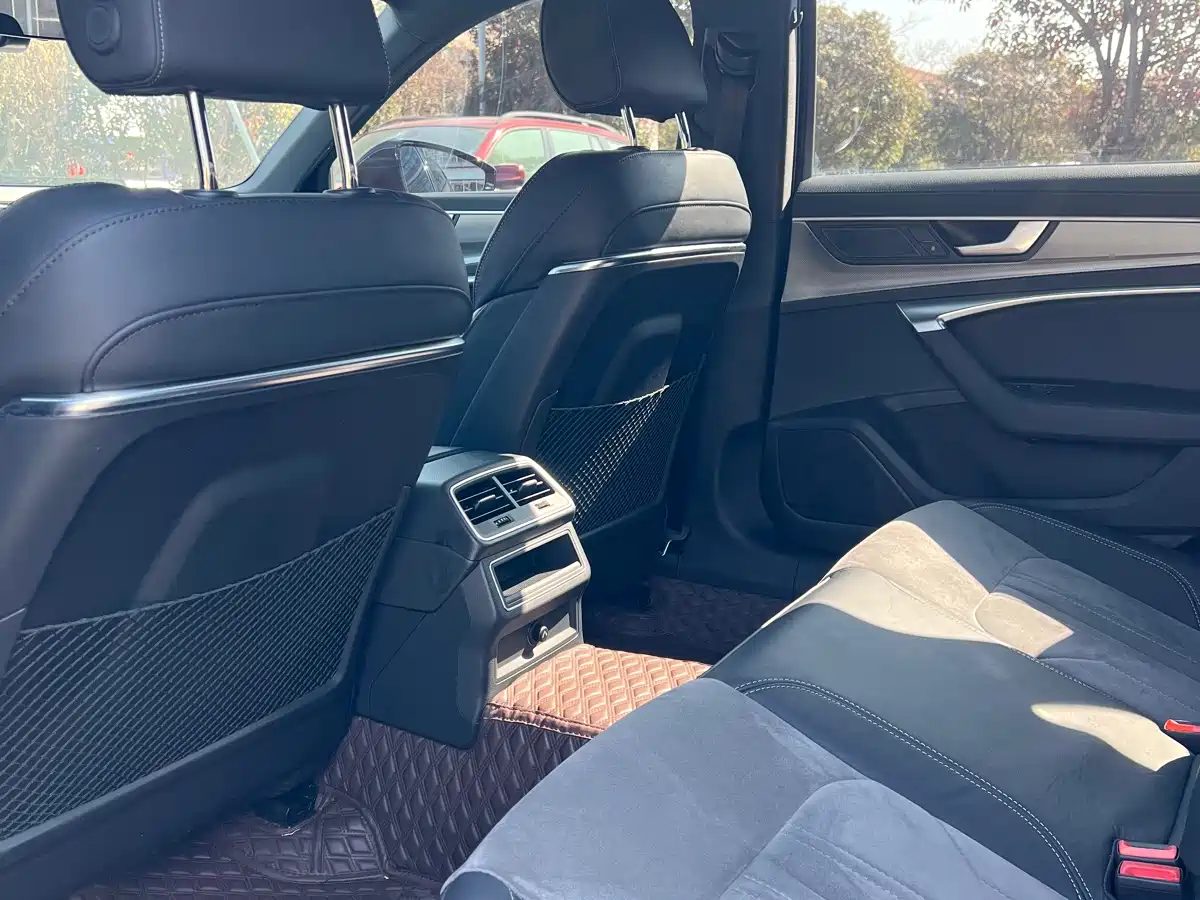 Audi A6L 2021 40 TFSI Luxury Sport фото 12