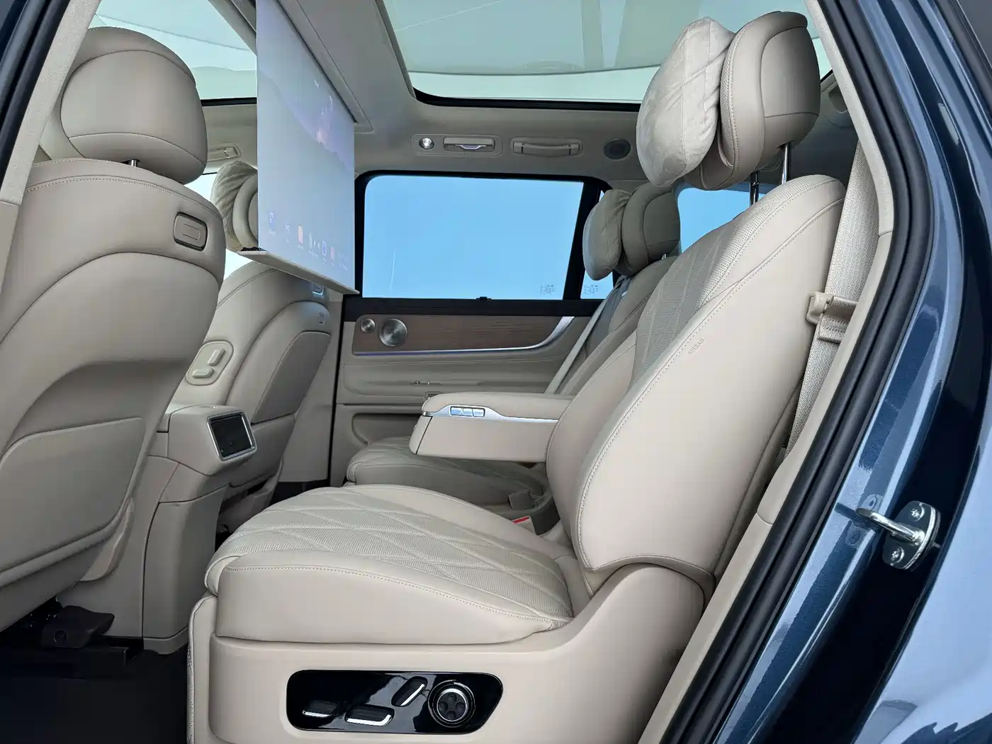 AITO Wenjie AITO M9 2025 Extended Range Ultra 52kWh 6-Seater фото 5