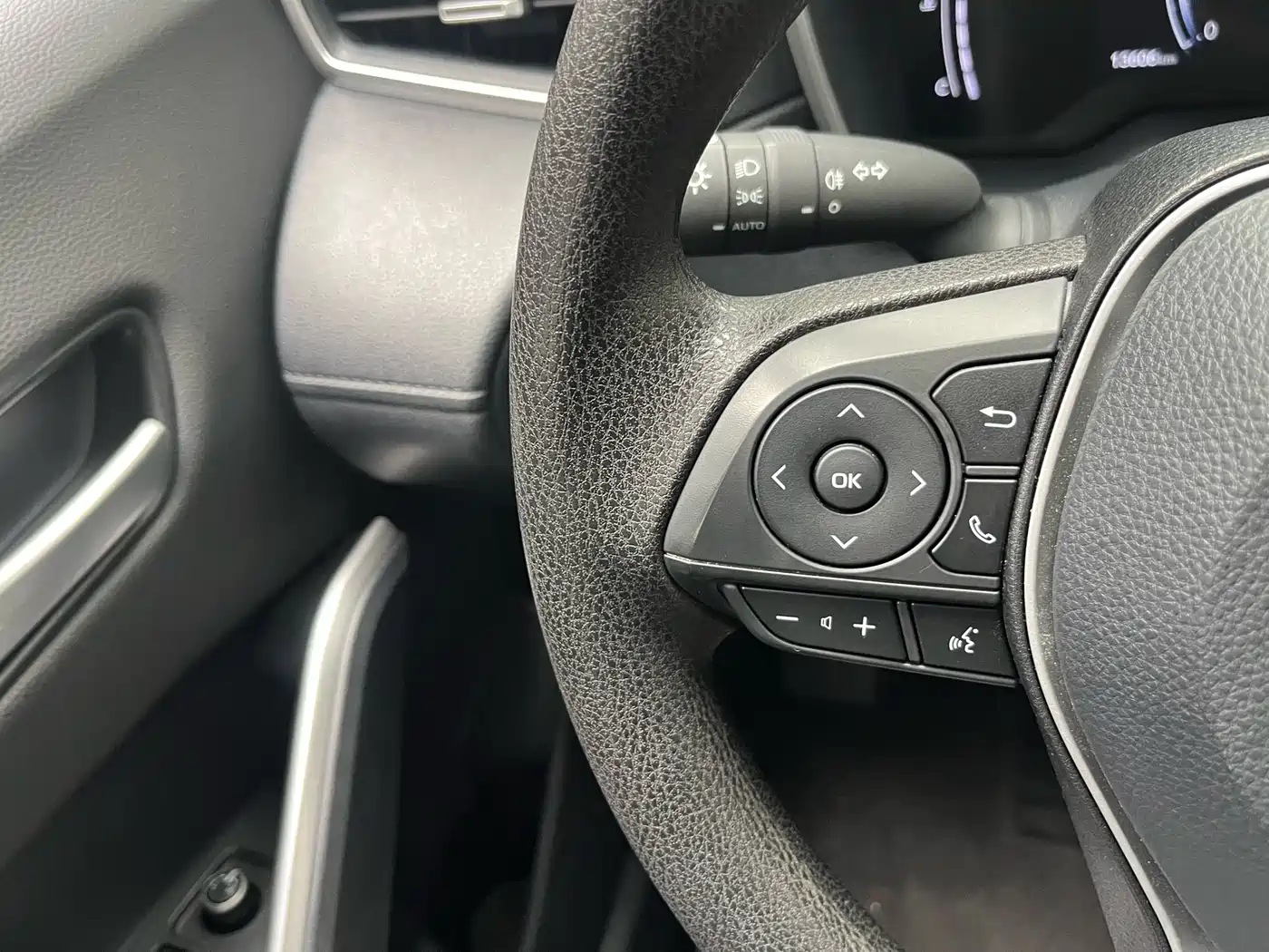 Toyota Frontlander 2023 2.0L CVT Luxury Edition фото 35