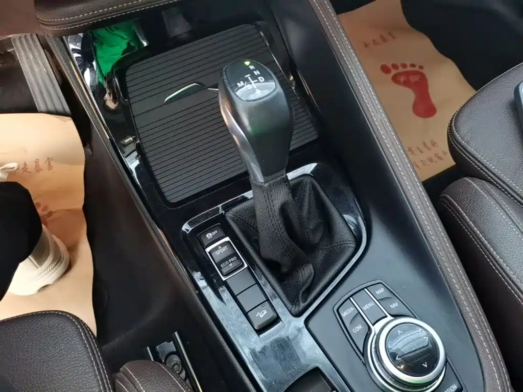 BMW X1 2018 xDrive20Li Premium Model фото 10