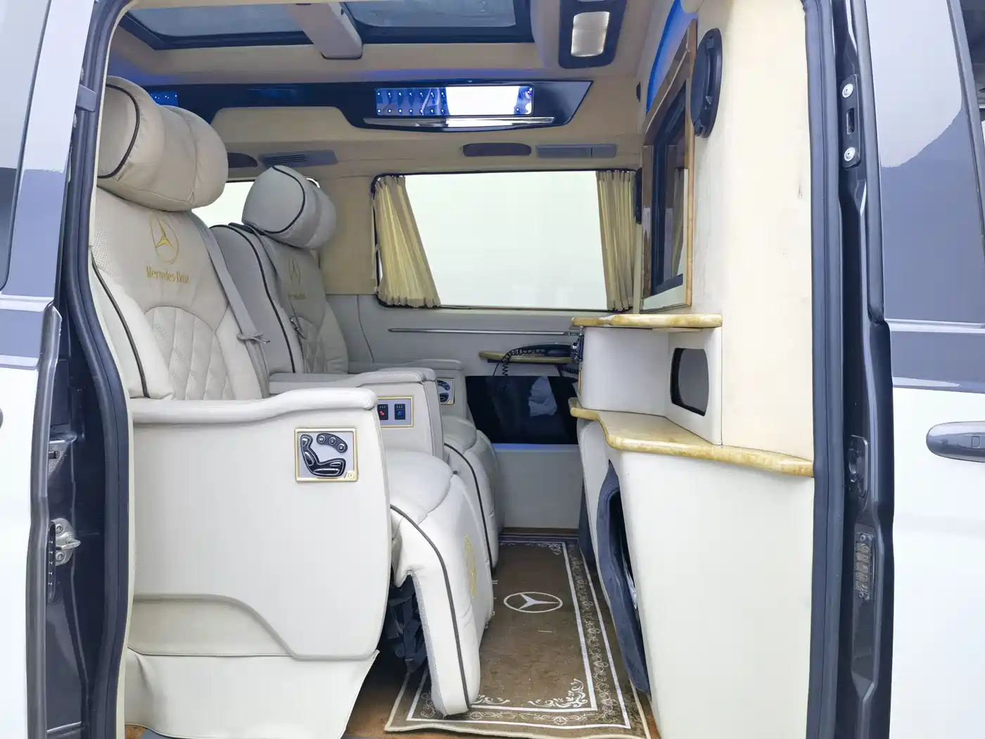 Mercedes-Benz Vito 2011 2.5L 7-Seat Executive Edition фото 5