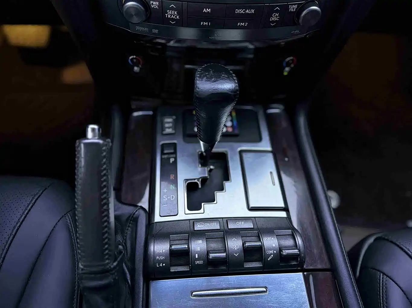 Фото 9 - Lexus LX