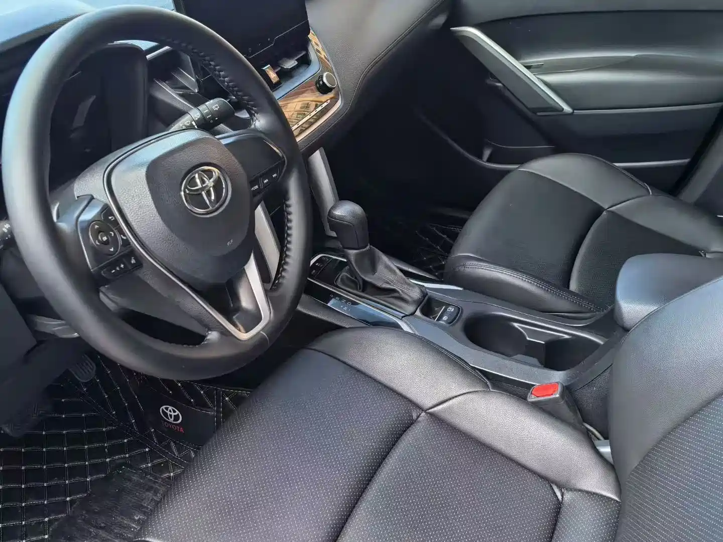 Photo 9 - Toyota Frontlander