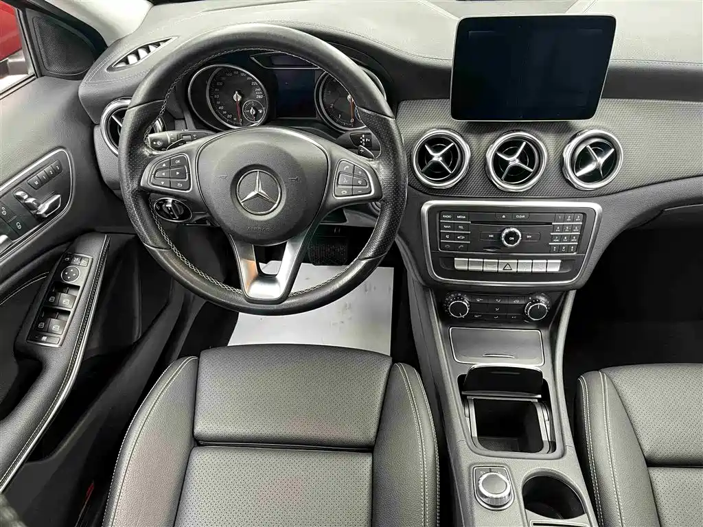 Mercedes-Benz GLA 2017 GLA 200 Fashion фото 6