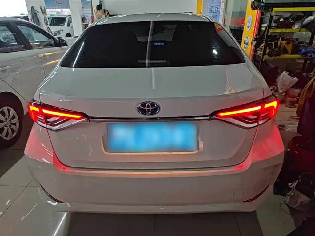 Toyota Corolla 2021 Hybrid 1.8L E-CVT Elite Edition фото 6