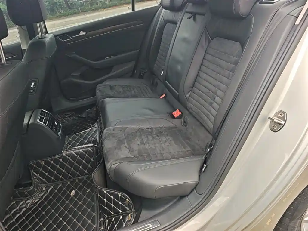 Volkswagen Magotan 2017 330TSI DSG Luxury фото 17