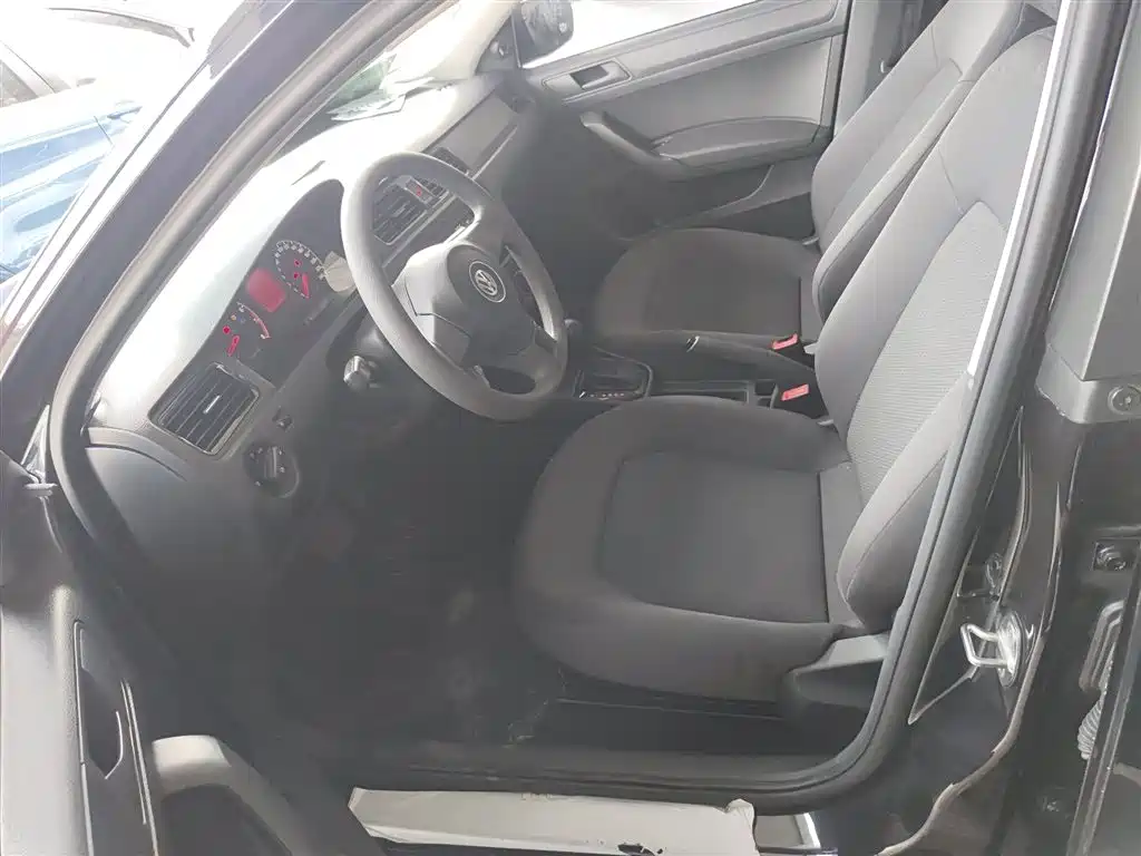 Volkswagen Santana 2015 1.6L Automatic Trend Edition фото 11