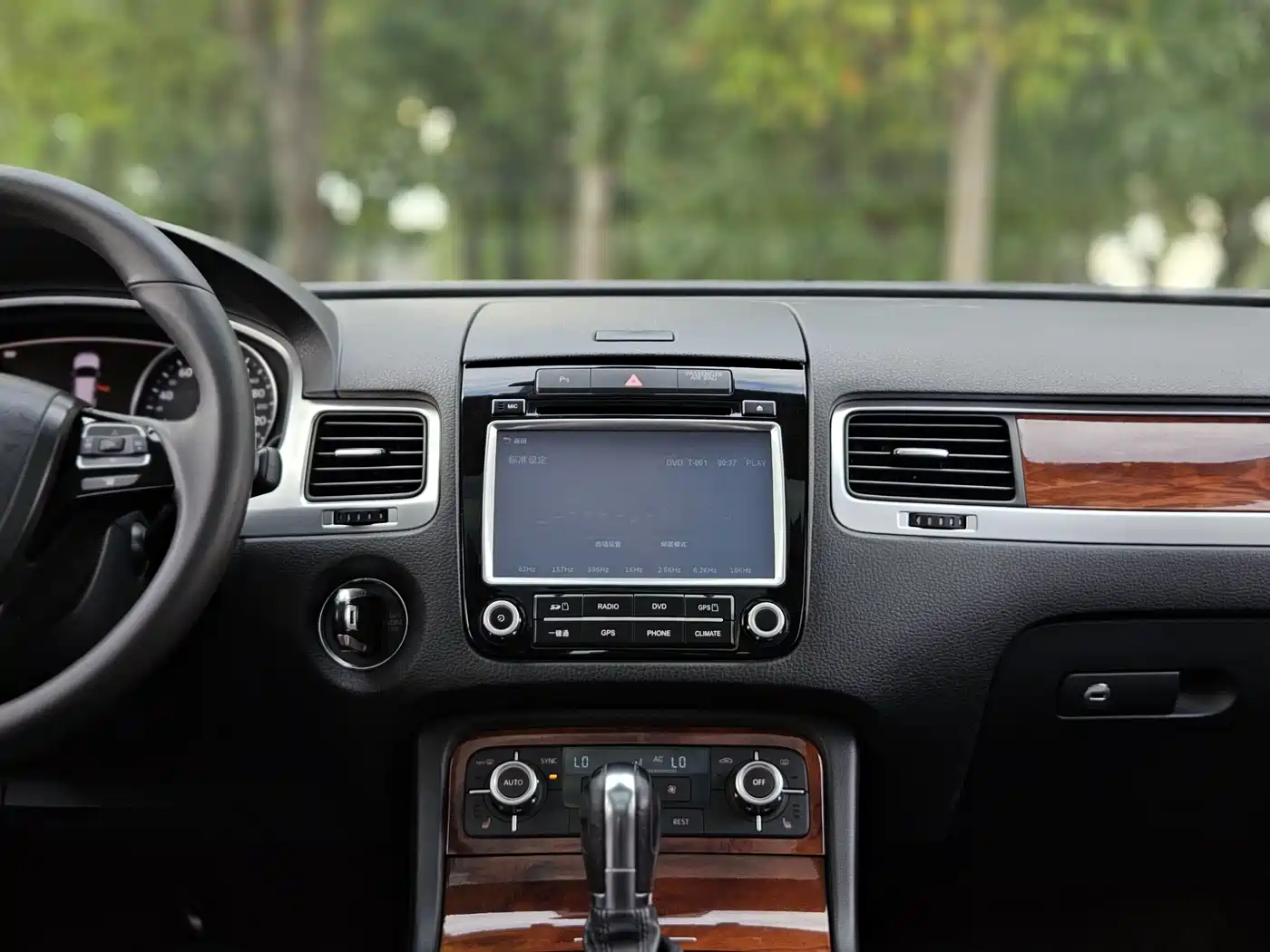 Volkswagen Touareg 2012 2011 3.0TSI Standard